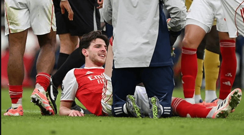 Declan Rice rời sân trong đau đớn sau màn trình diễn của một thủ lĩnh